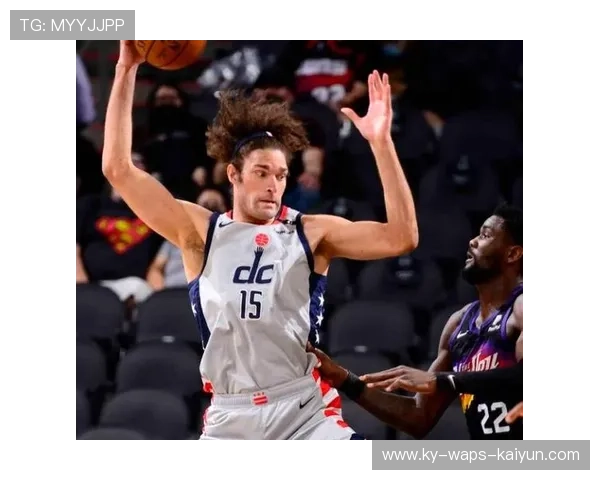 阿伦外线三分稳稳命中,菲尼克斯替补端贡献巨大